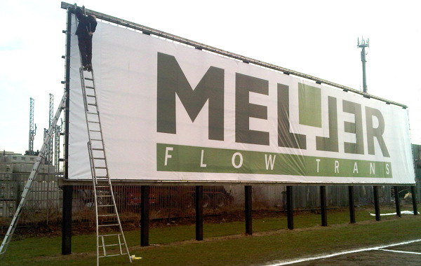 Spandoeken met belettering in kleef-folie